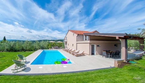 Holiday Home The Olive Escape