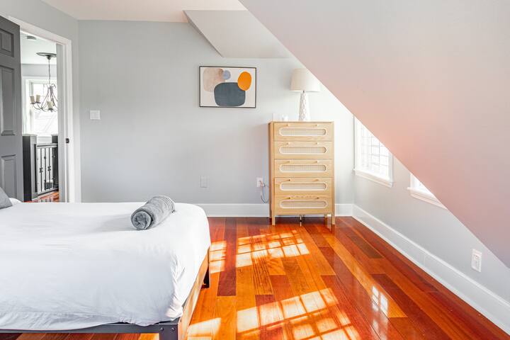 Spacious 7-Bedroom Home Near Branch Brook Park gallery image 3