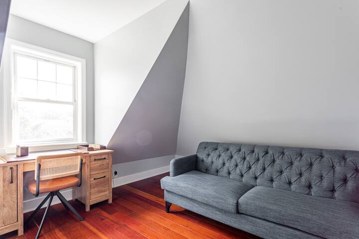 Spacious 7-Bedroom Home Near Branch Brook Park gallery image 4