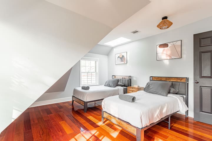 Spacious 7-Bedroom Home Near Branch Brook Park gallery image 2