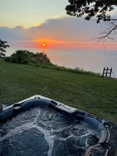 Lakehouse w/ Private Beach + Hot Tub