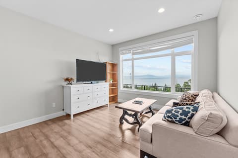 Top Airbnb: Nanaimo 2BR Oceanview Suite w/ Kitchen & Laundry in North Slope