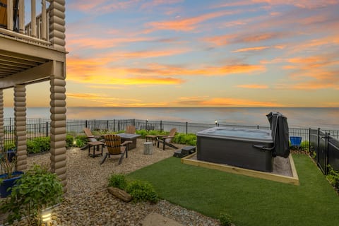 Timber Tides-Lake Front/HotTub/6 Min to GOTL Strip