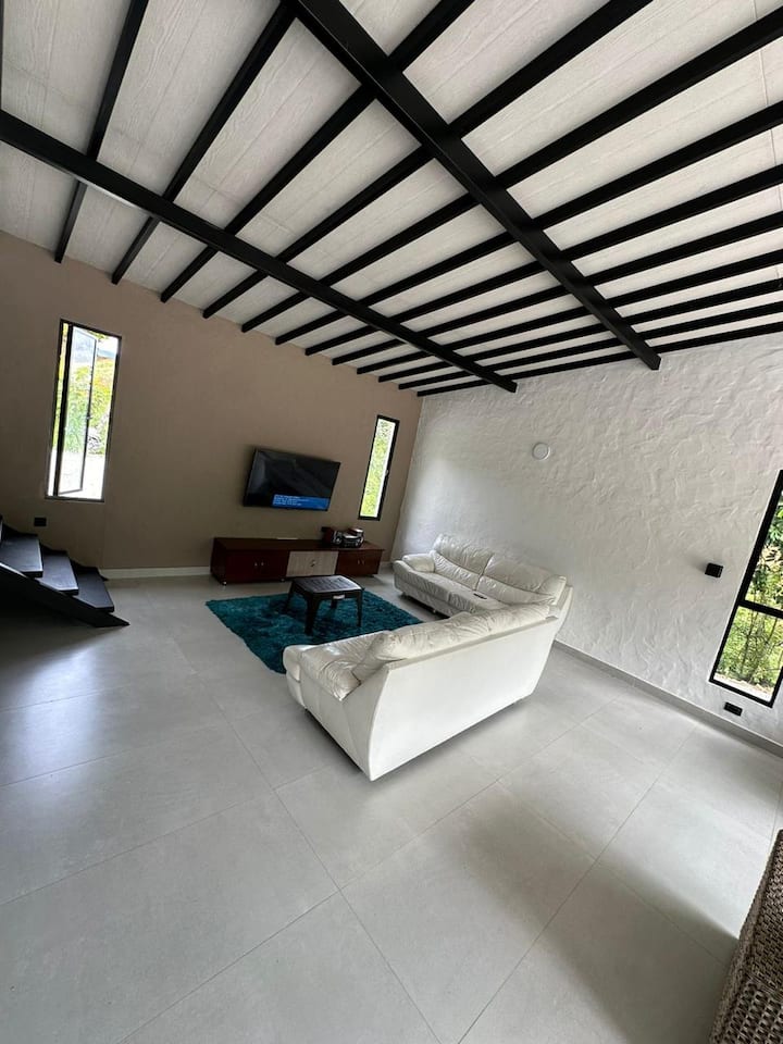 Finca Edén, Damasco, Antioquia Vía La Pintada. - La Pintada