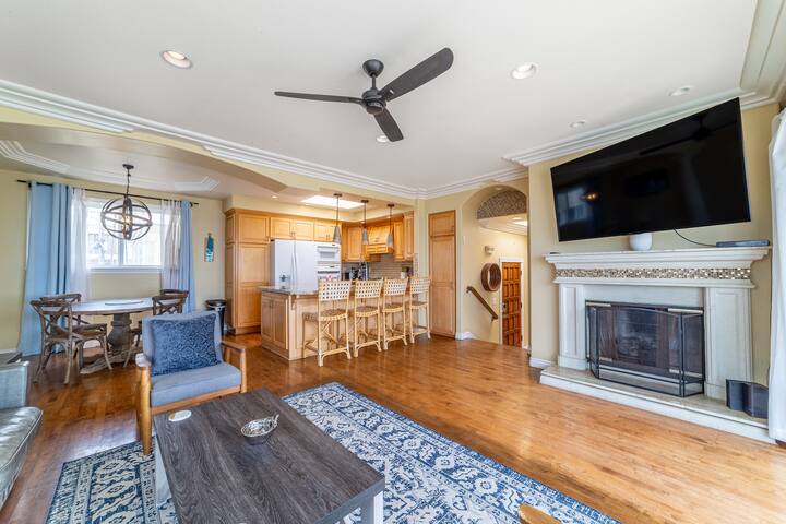 Ocean View Penthouse 2/2 w/Garage 2 Blocks 2 Sand! gallery image 3