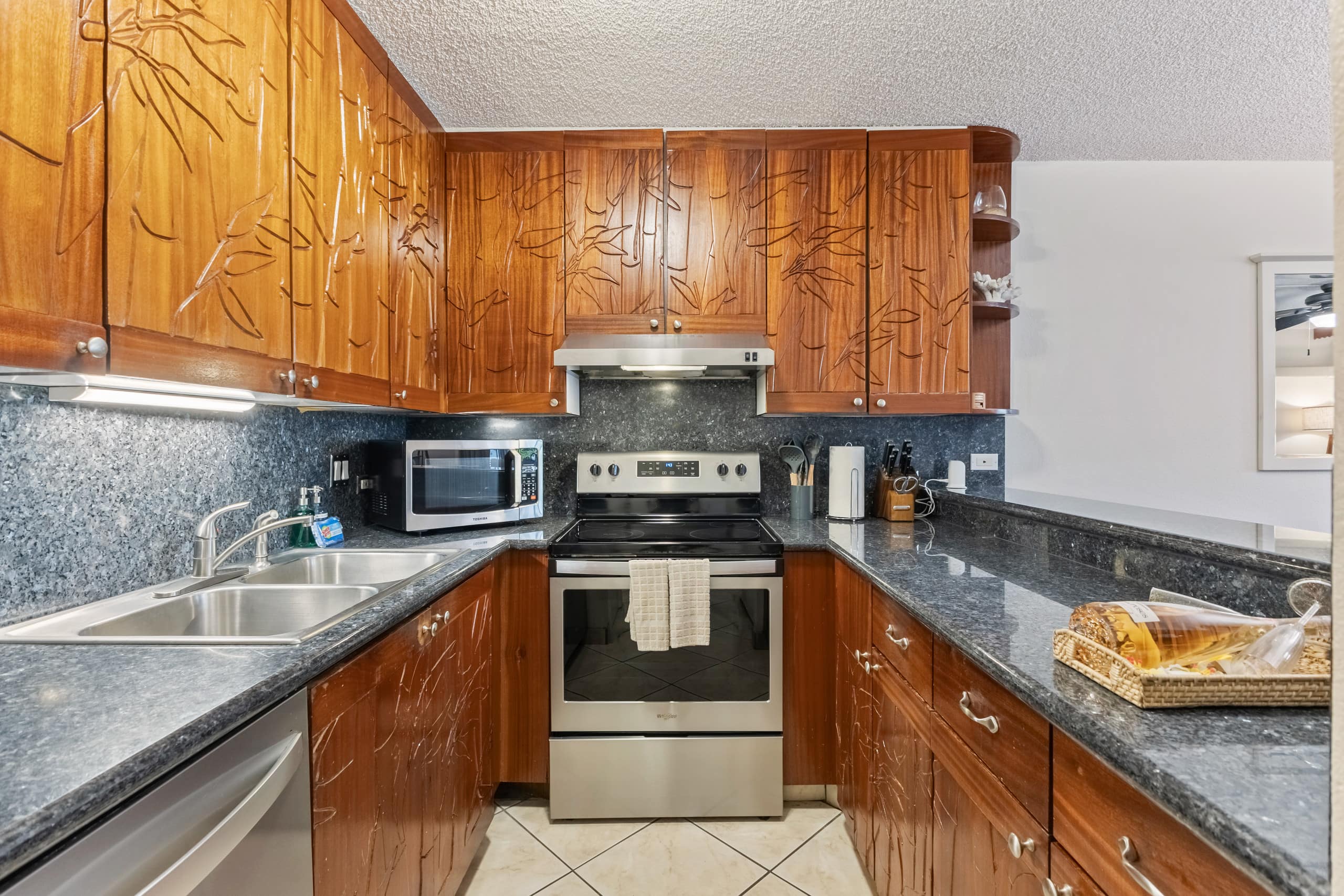 Condo in Kihei · ★4.84 · 1 bedroom · 2 beds · 2 baths - Image 6
