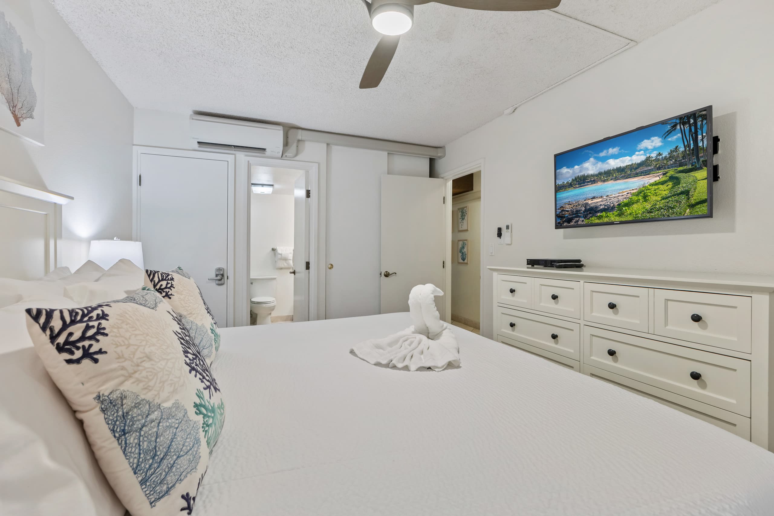 Condo in Kihei · ★4.84 · 1 bedroom · 2 beds · 2 baths - Image 15