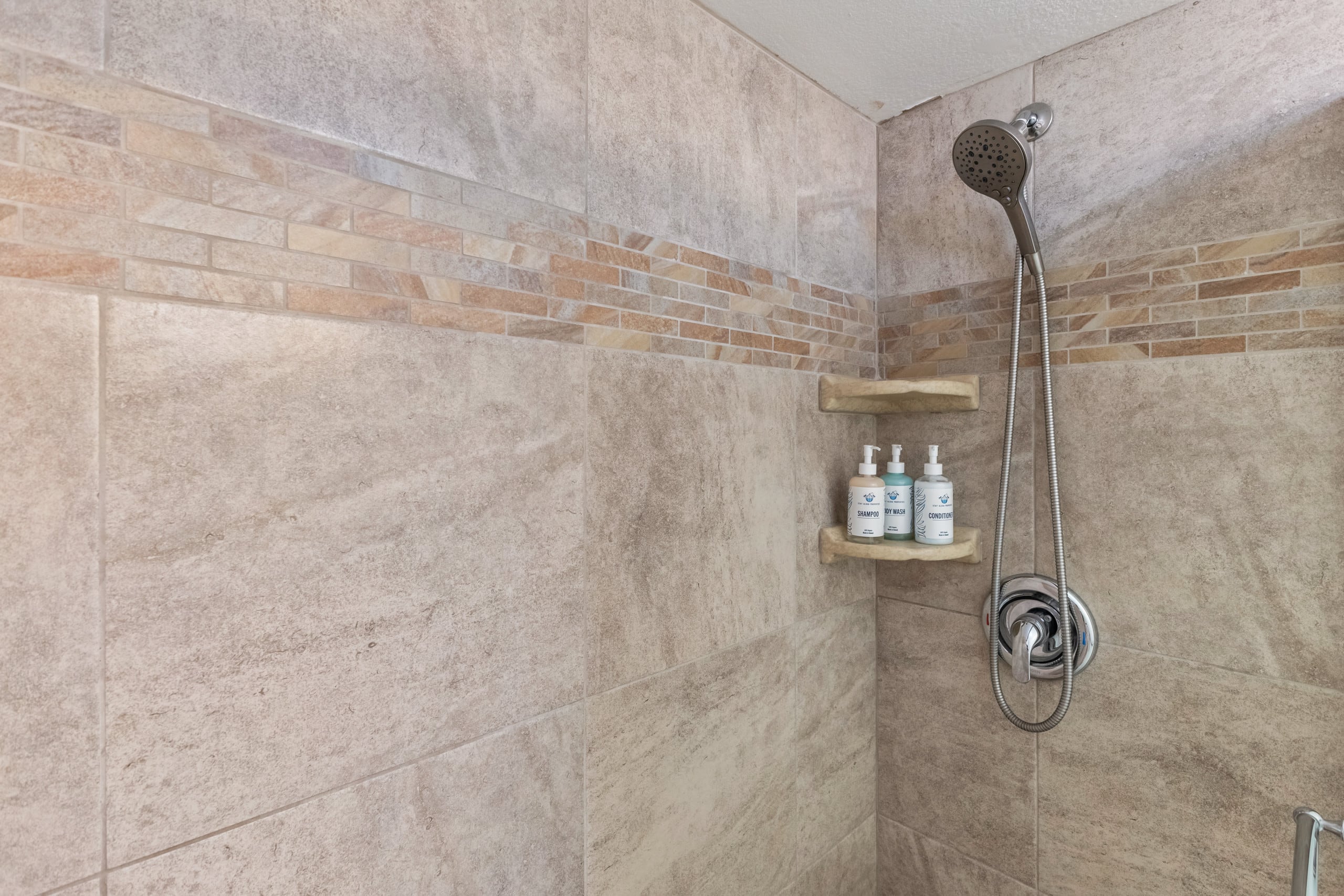 Condo in Kihei · ★4.84 · 1 bedroom · 2 beds · 2 baths - Image 19