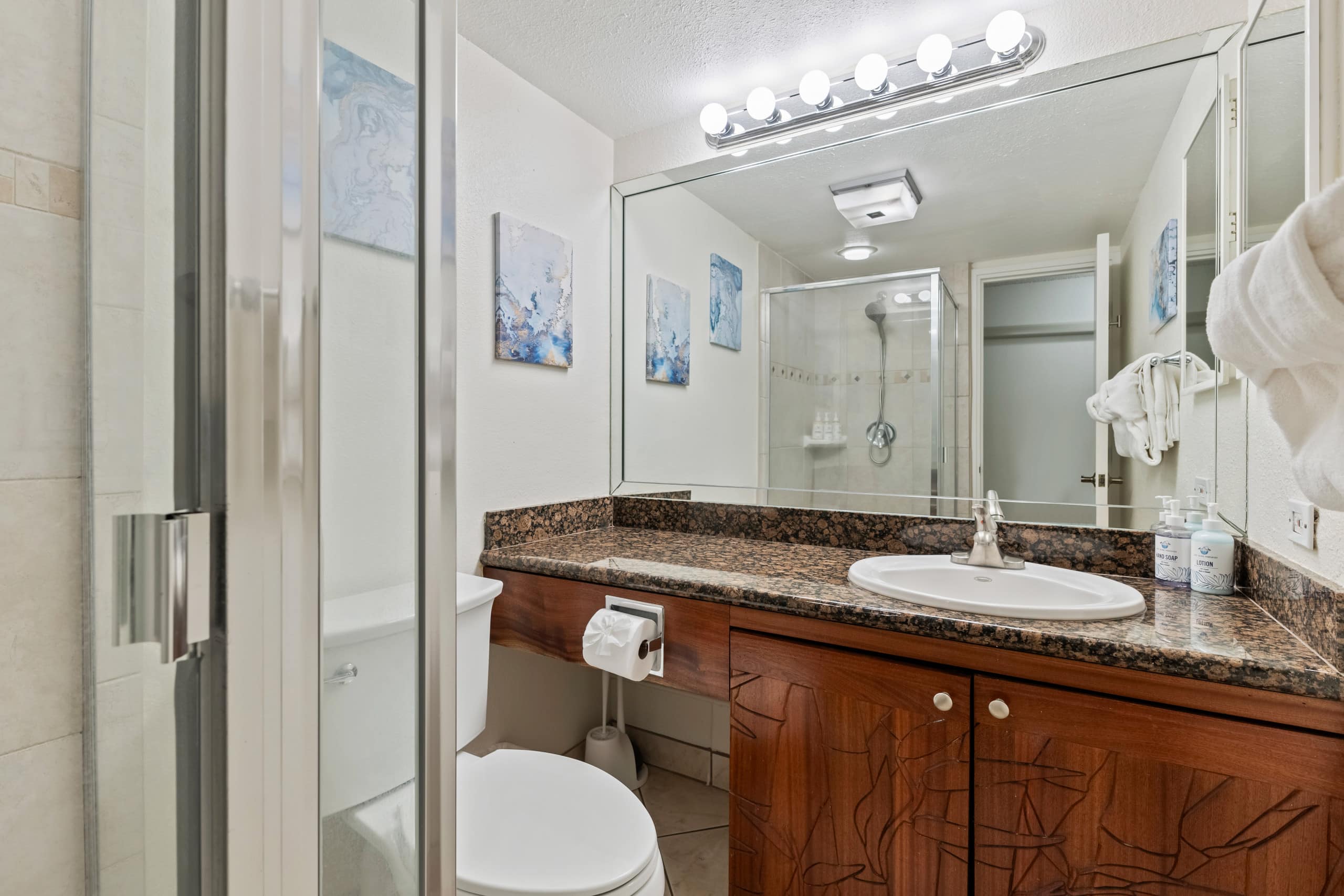 Condo in Kihei · ★4.84 · 1 bedroom · 2 beds · 2 baths - Image 17