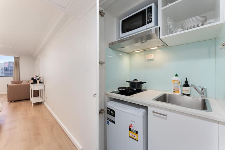Luxe City Studio: King Bed Or 2 Singles, Sofa Bed - Sydney