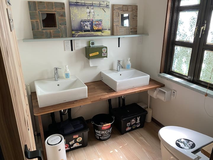 バス、シャワーはありません、近隣の温浴施設又は温泉をご利用ください。
・甘楽ふるさと館~5分
・大島鉱泉~15分