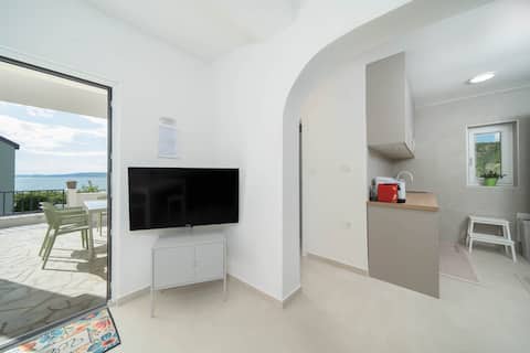 Popular Airbnb listing: Mekenzi new house by the sea in Grad Obrovac