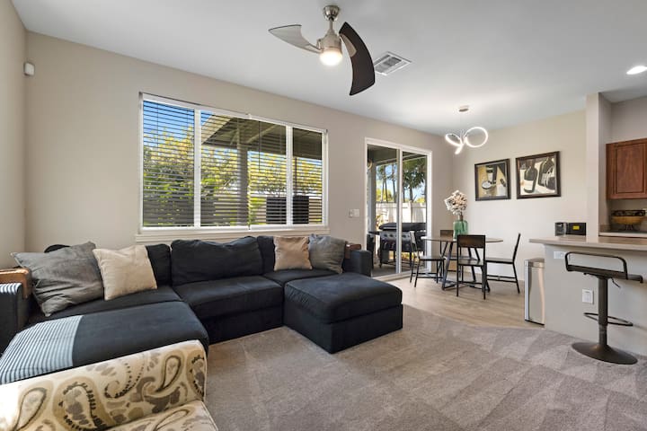 Relaxed Island Living- WD, AC, Backyard, Workspace
