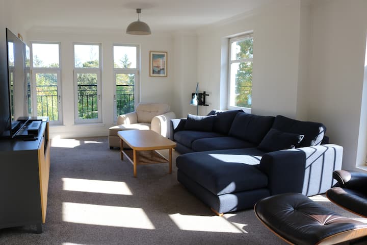 A Bright & Spacious 2br 2ba Executive Apartment - Aberdeen