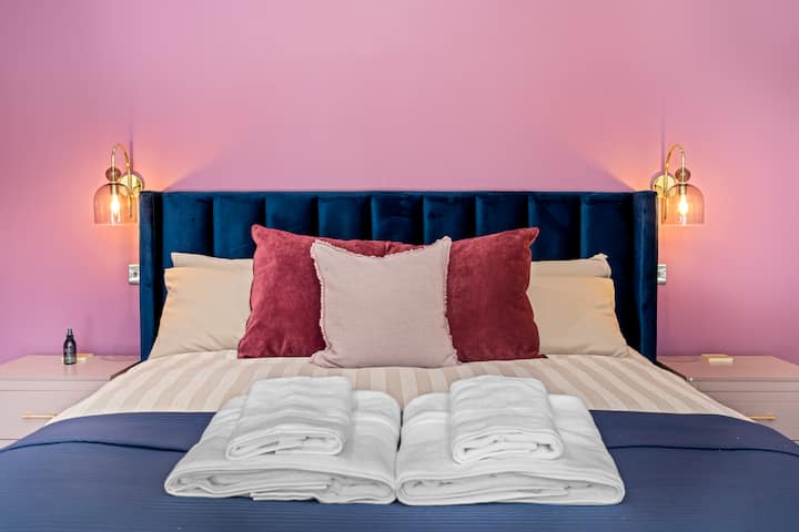 Luxusná posteľ veľkosti King.