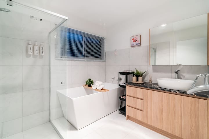 Jindalee Getaway Luxe Pool, Relax & Unwind gallery image 3