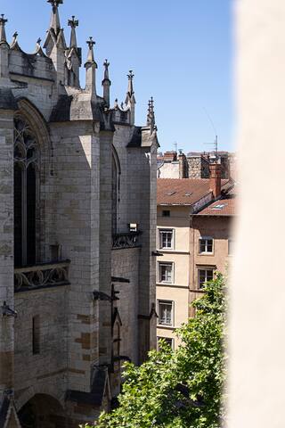 “Casa Fourvière” | chic & cosy | en hypercentre gallery image 4