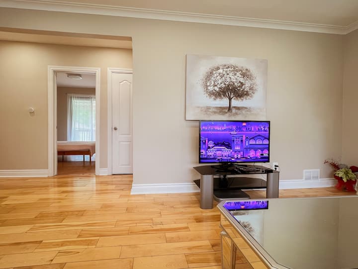 Peaceful 3br Retreat W/backyard & Free Parking - Markham
