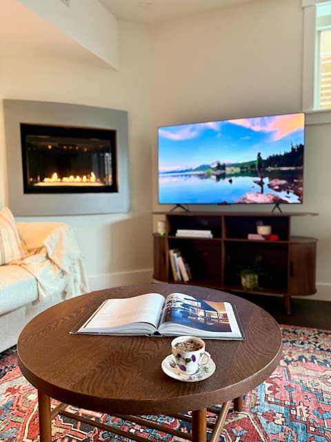 Successful Airbnb property: Modern & Tranquil Gem : Near City, Beach & Ski in West Vancouver