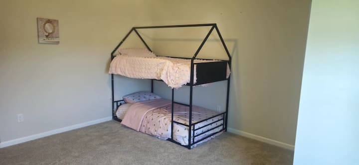 Ორადგილიანი ორსართულიანი საწოლები
