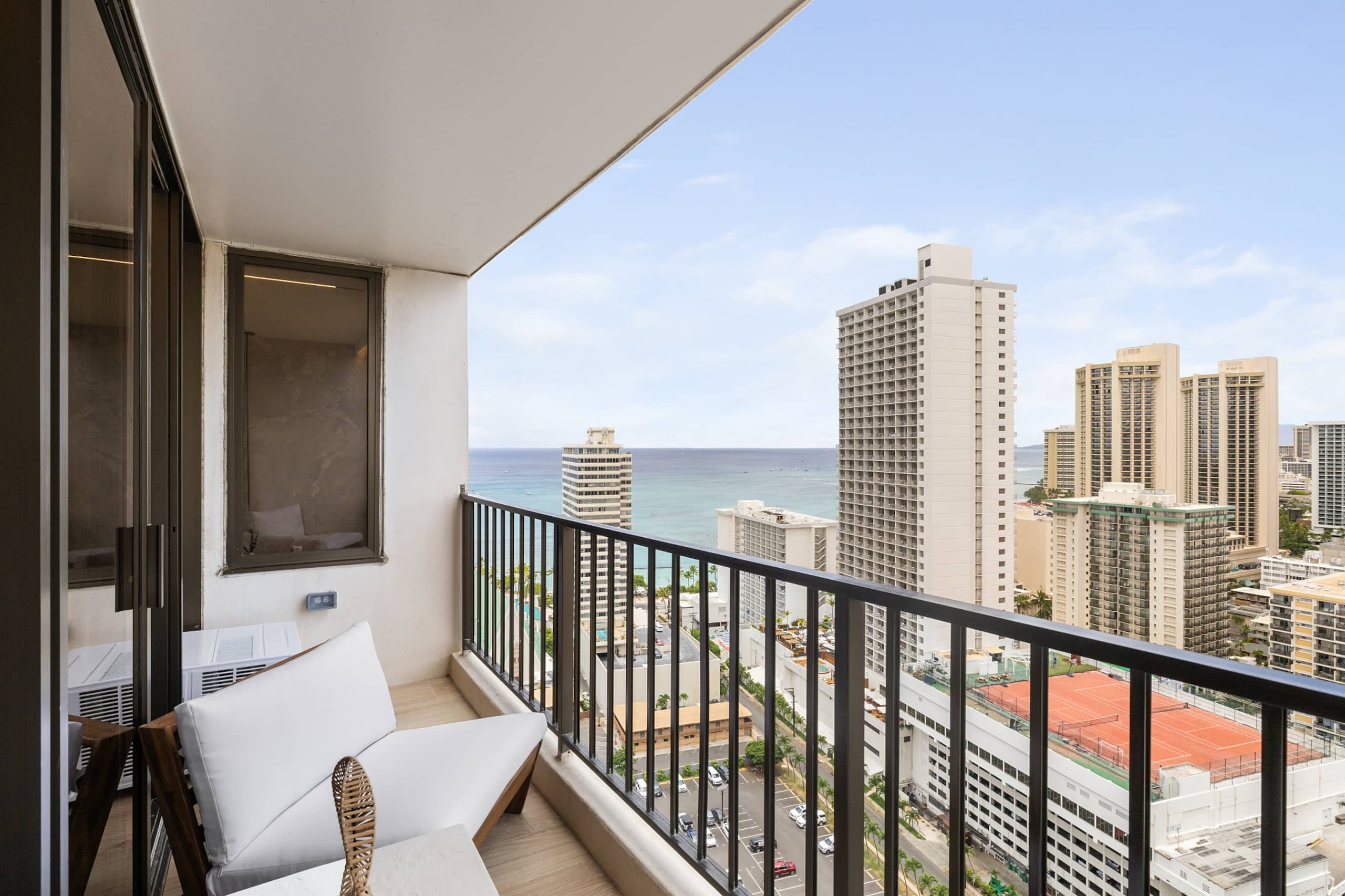 Waikiki Luxe Ocean Retreat 28F – 1 Parking - Image 47