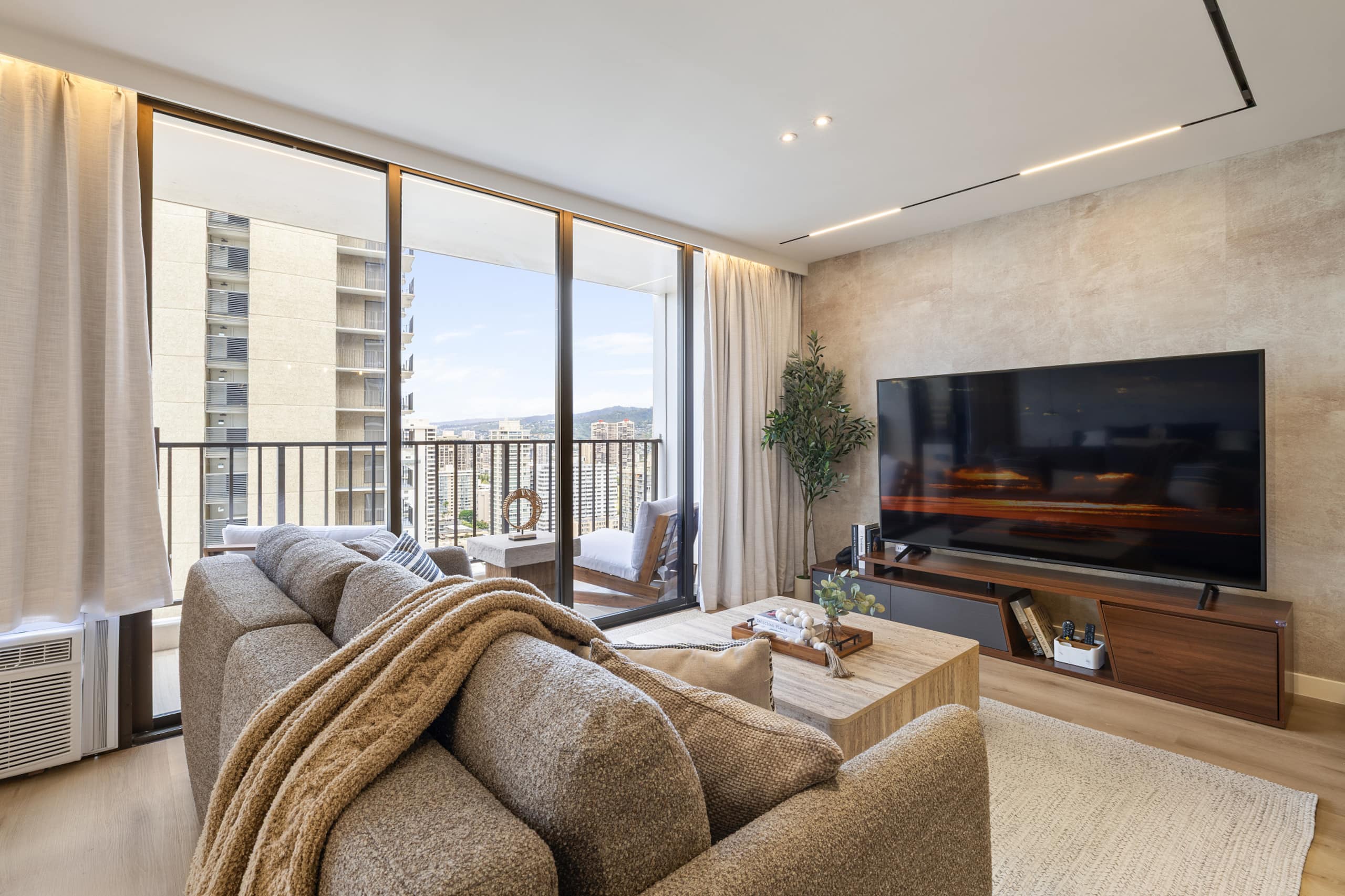Waikiki Luxe Ocean Retreat 28F – 1 Parking - Image 12