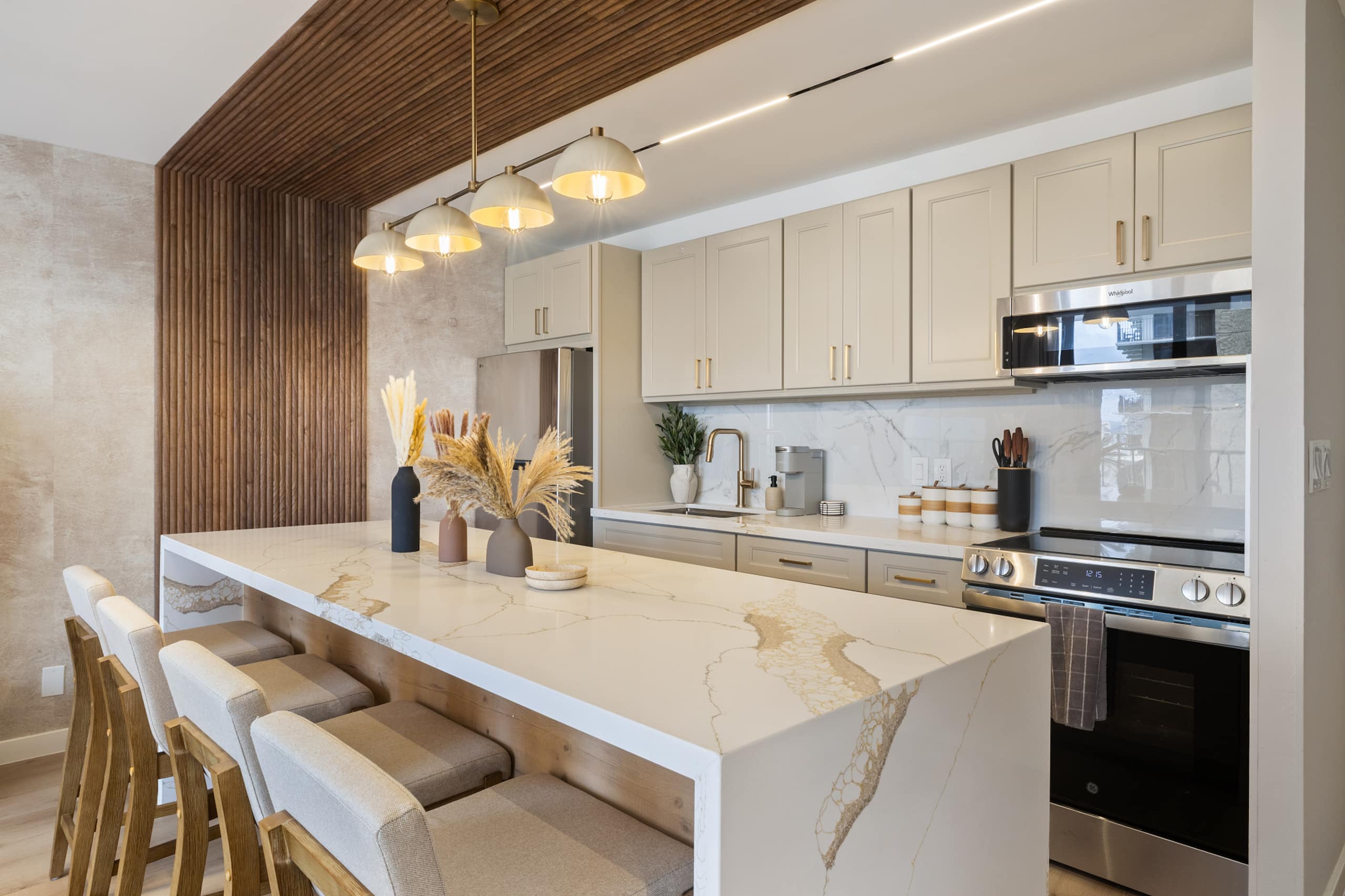 Waikiki Luxe Ocean Retreat 28F – 1 Parking - Image 17