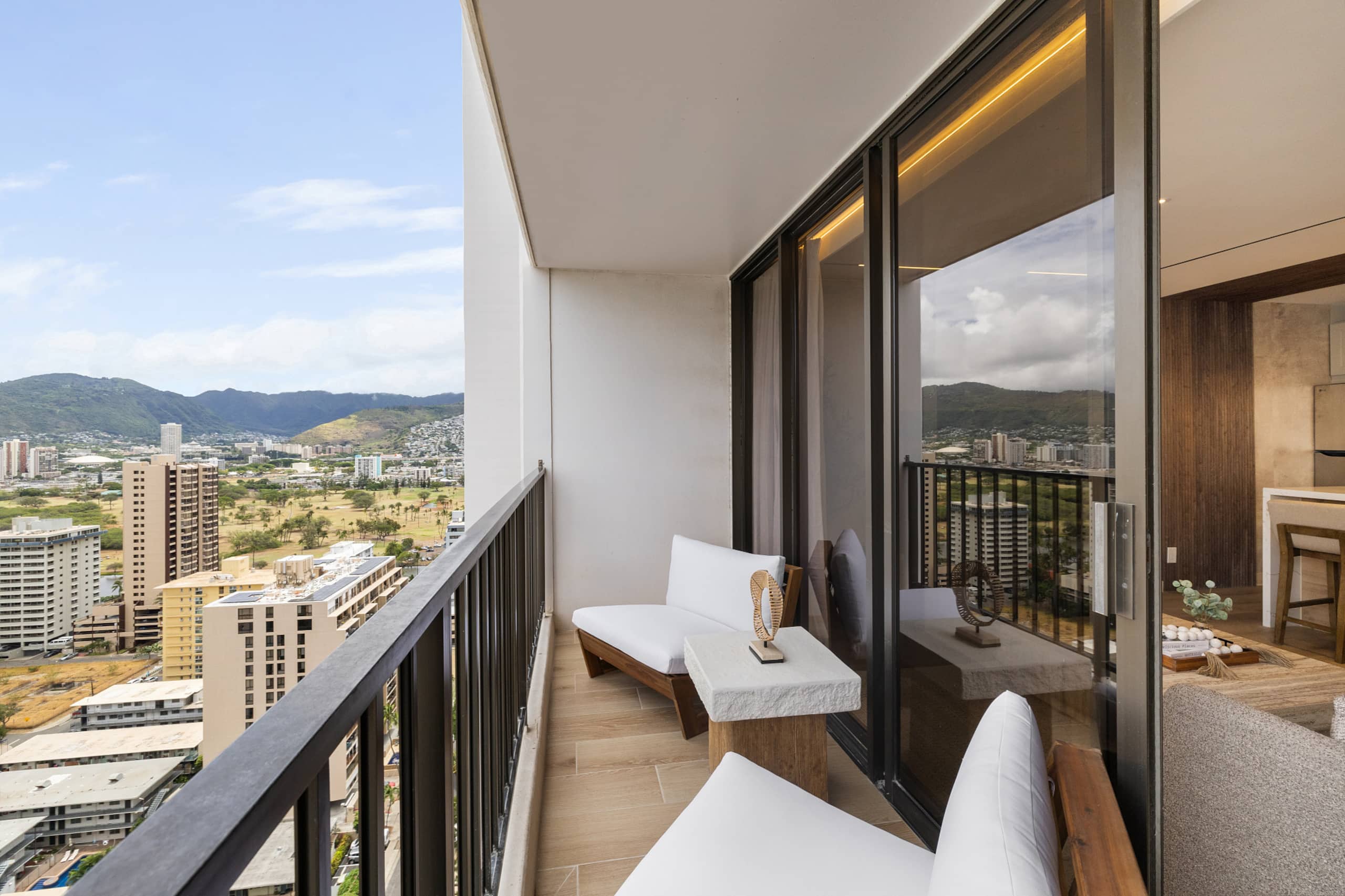 Waikiki Luxe Ocean Retreat 28F – 1 Parking - Image 52