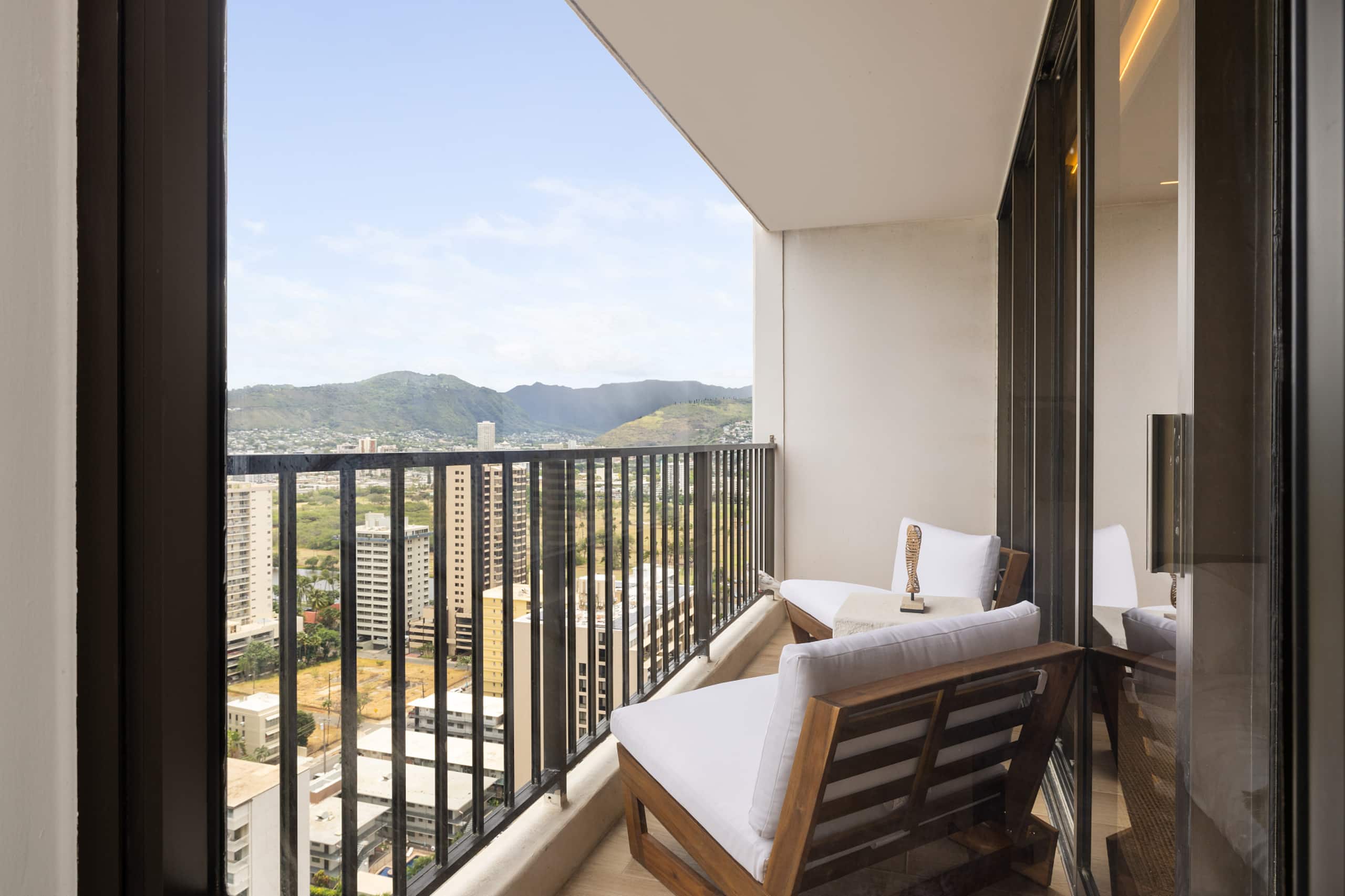 Waikiki Luxe Ocean Retreat 28F – 1 Parking - Image 49