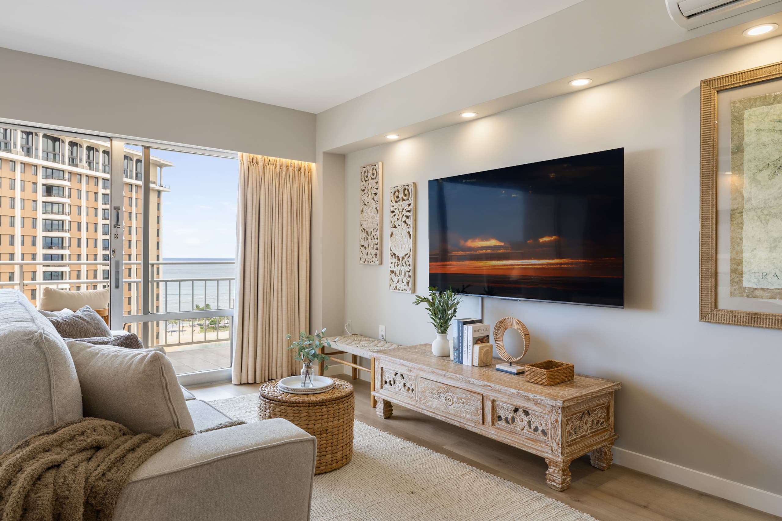 Waikiki Wave Retreat: Ocean Luxe on 17F - Image 3