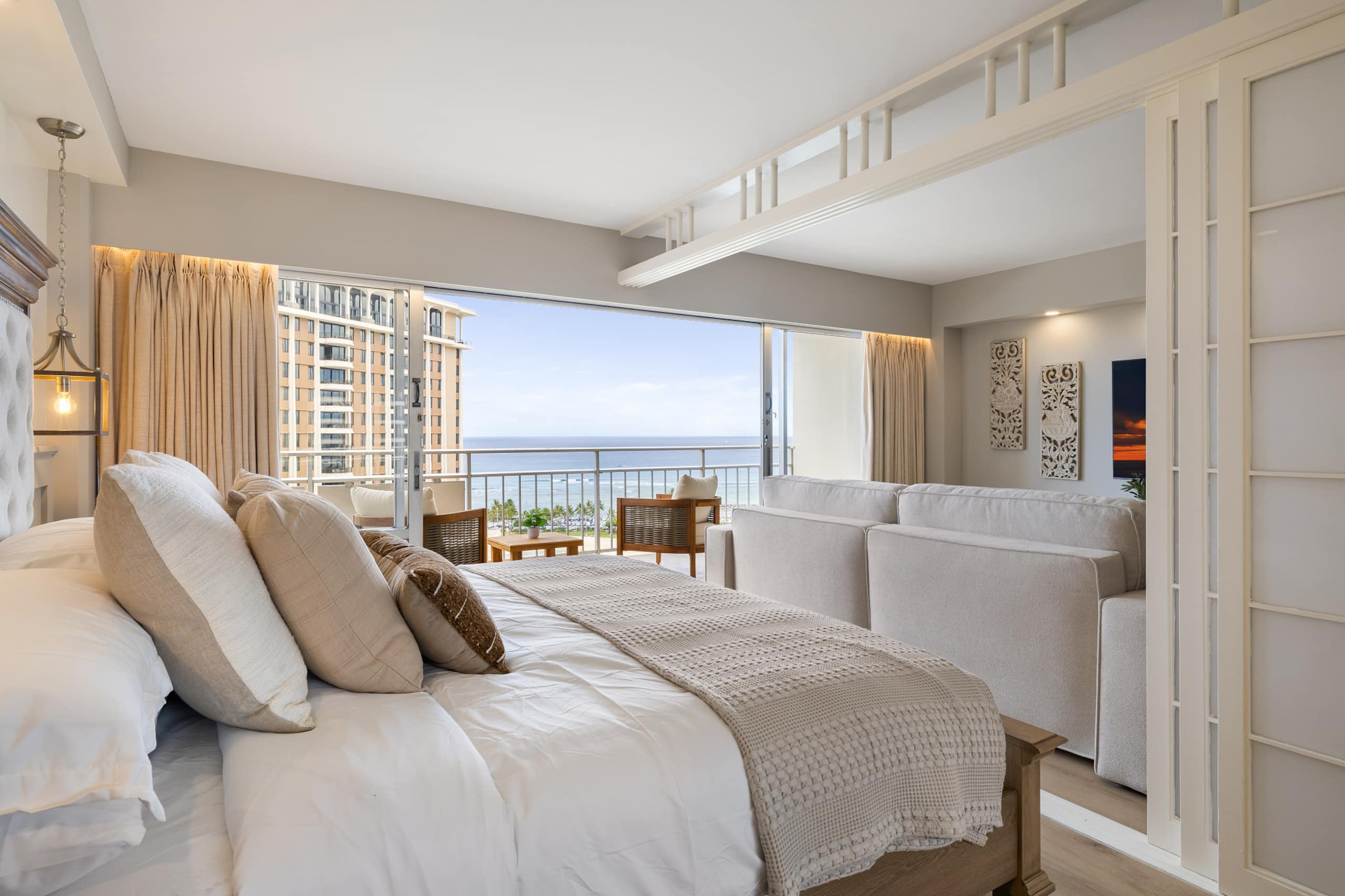 Waikiki Wave Retreat: Ocean Luxe on 17F - Image 1