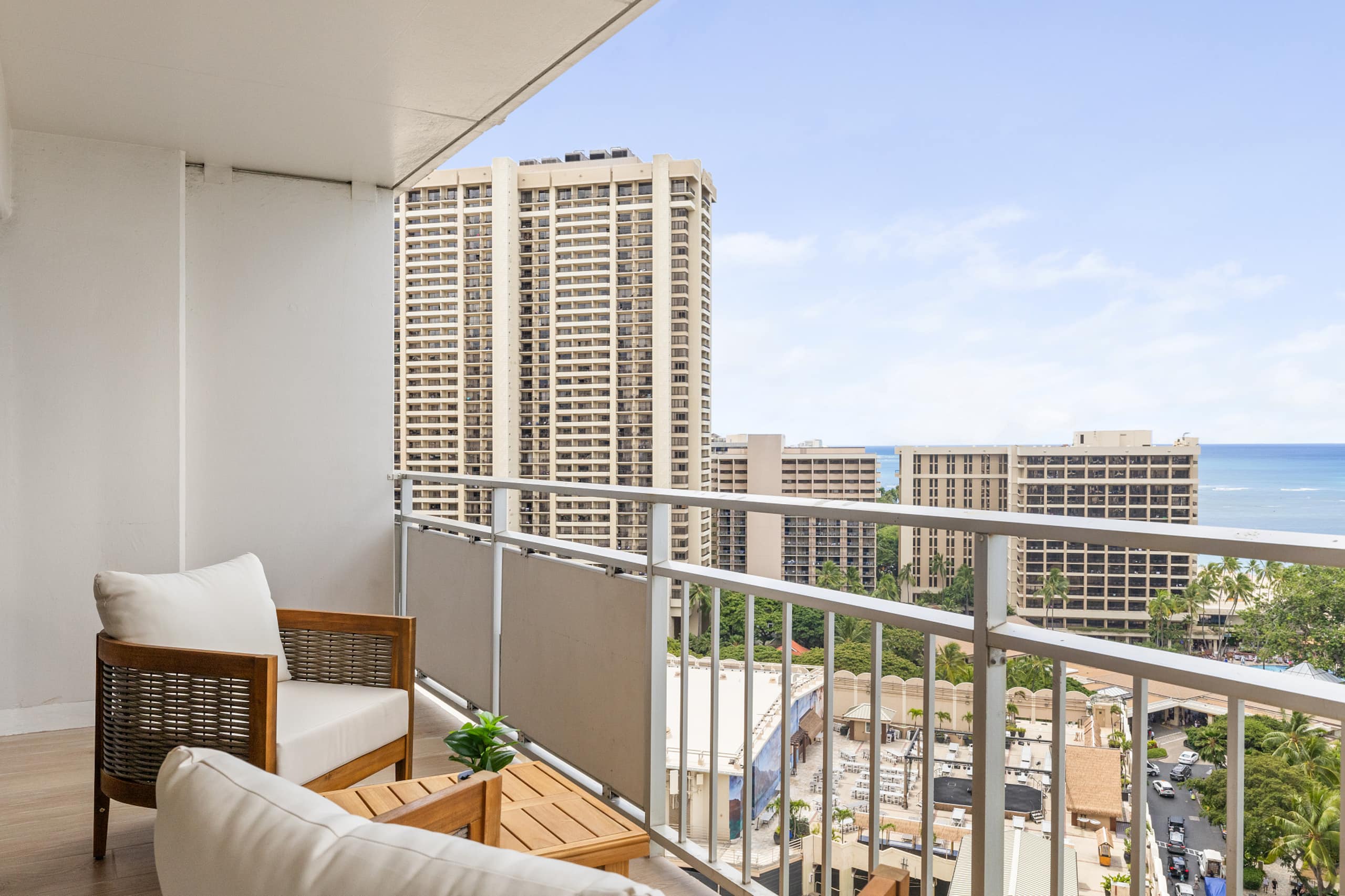 Waikiki Wave Retreat: Ocean Luxe on 17F - Image 45
