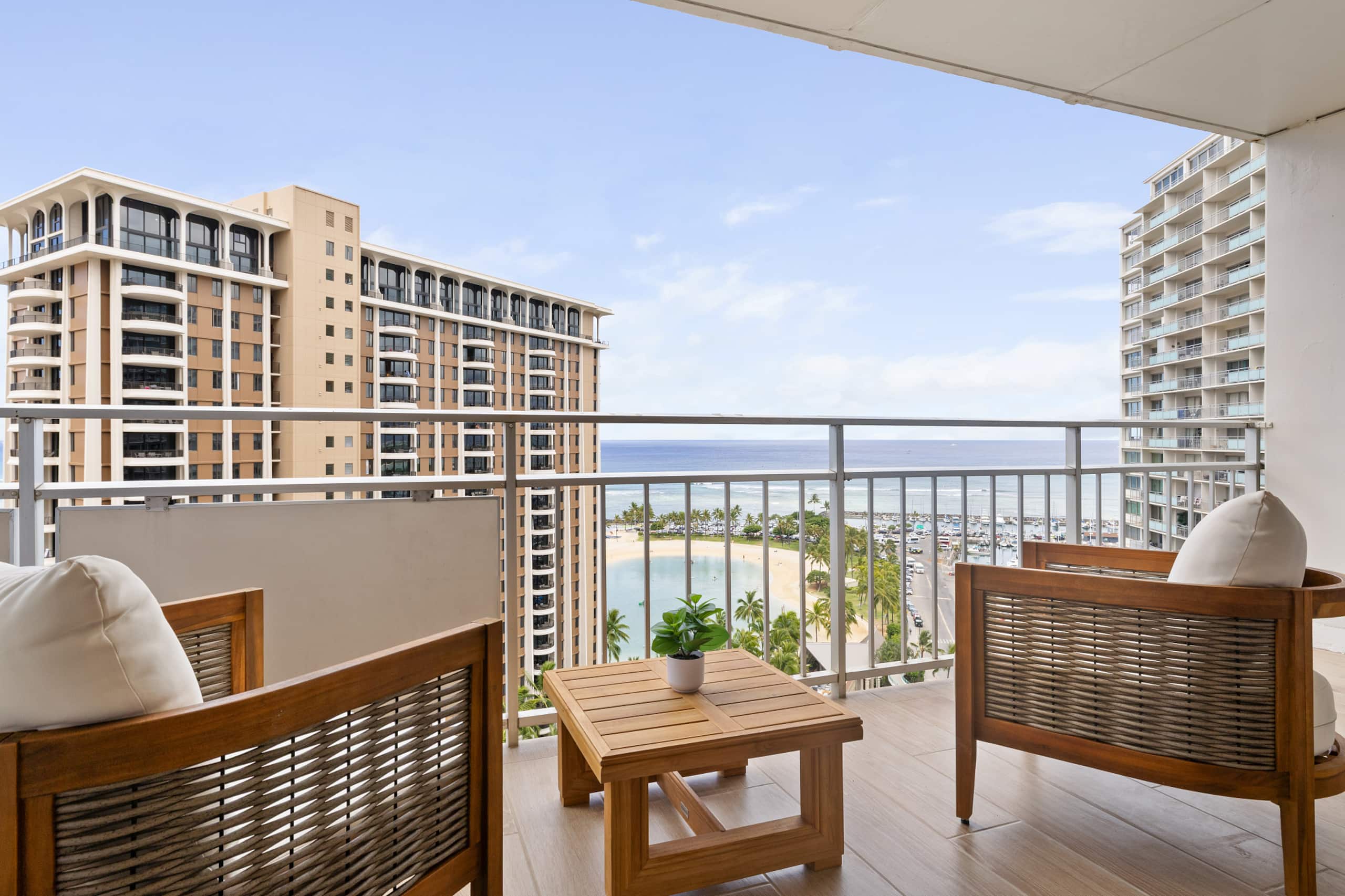 Waikiki Wave Retreat: Ocean Luxe on 17F - Image 42