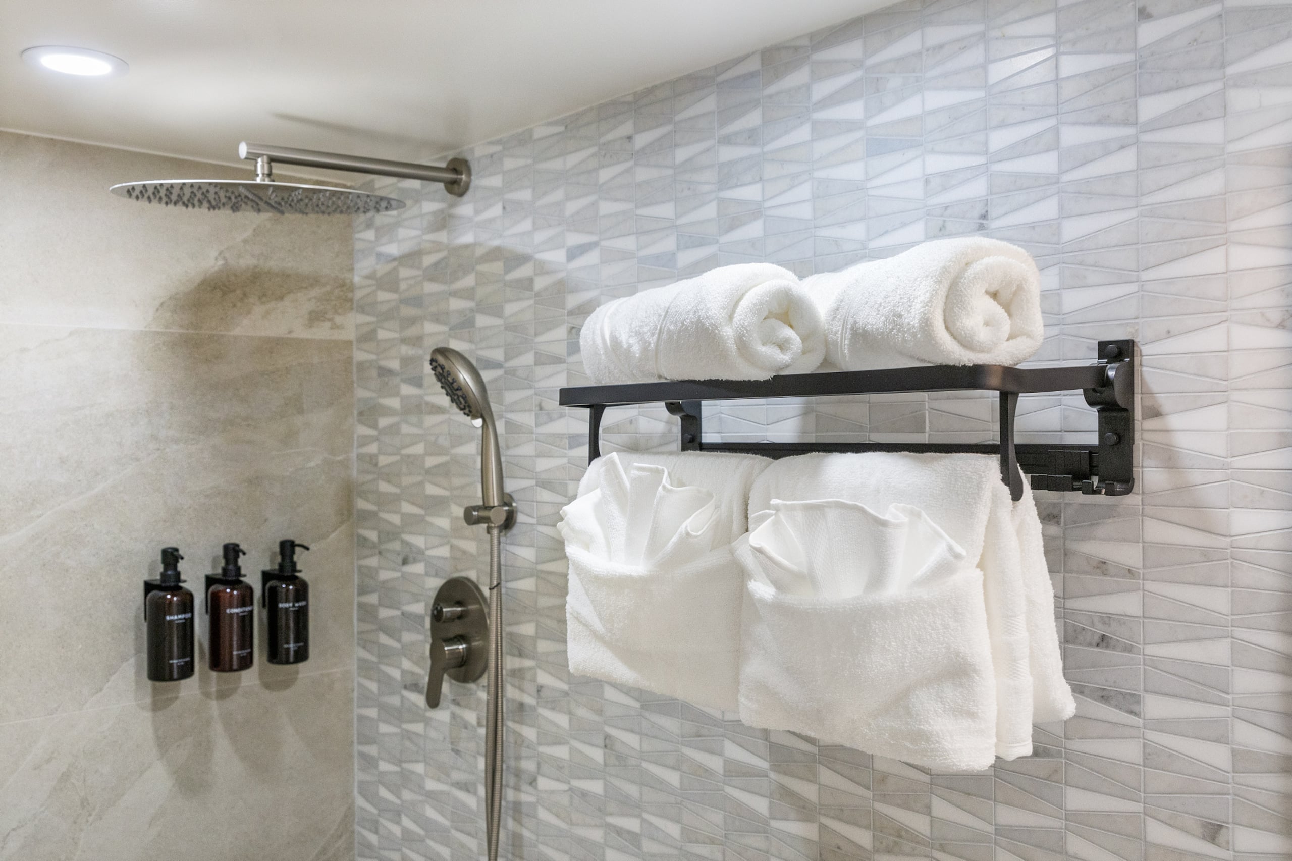 Waikiki Wave Retreat: Ocean Luxe on 17F - Image 38
