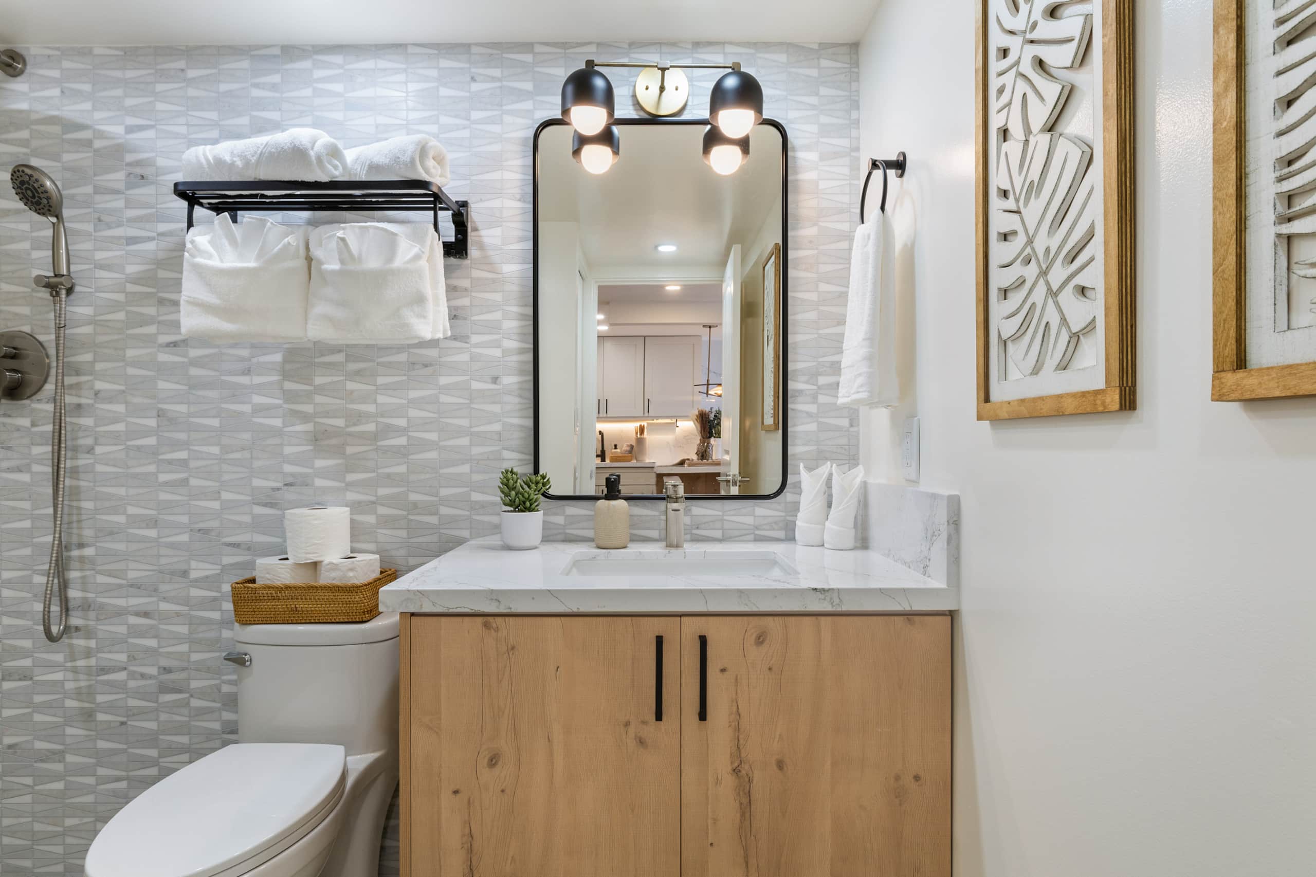 Waikiki Wave Retreat: Ocean Luxe on 17F - Image 32
