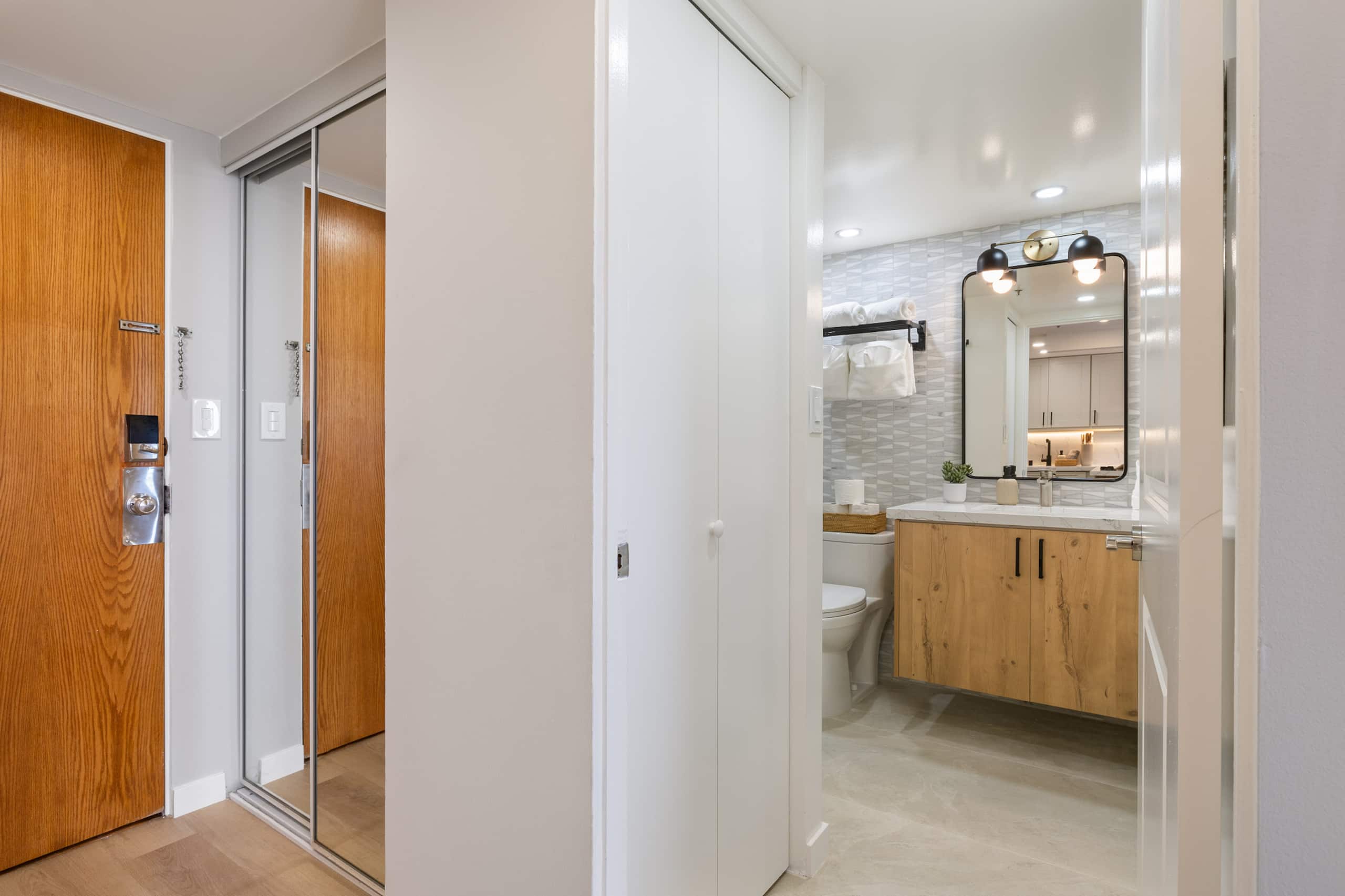 Waikiki Wave Retreat: Ocean Luxe on 17F - Image 33