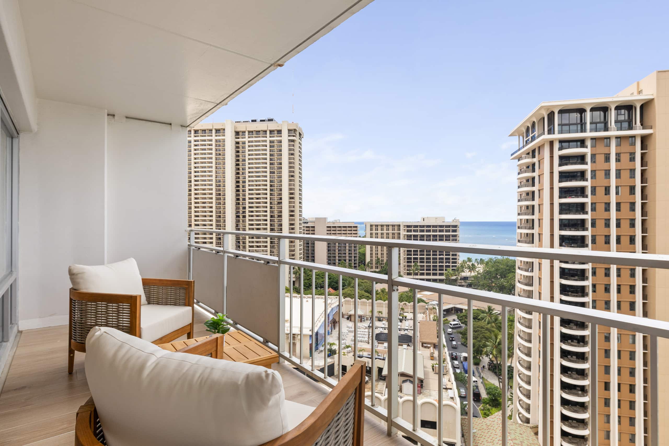 Waikiki Wave Retreat: Ocean Luxe on 17F - Image 44
