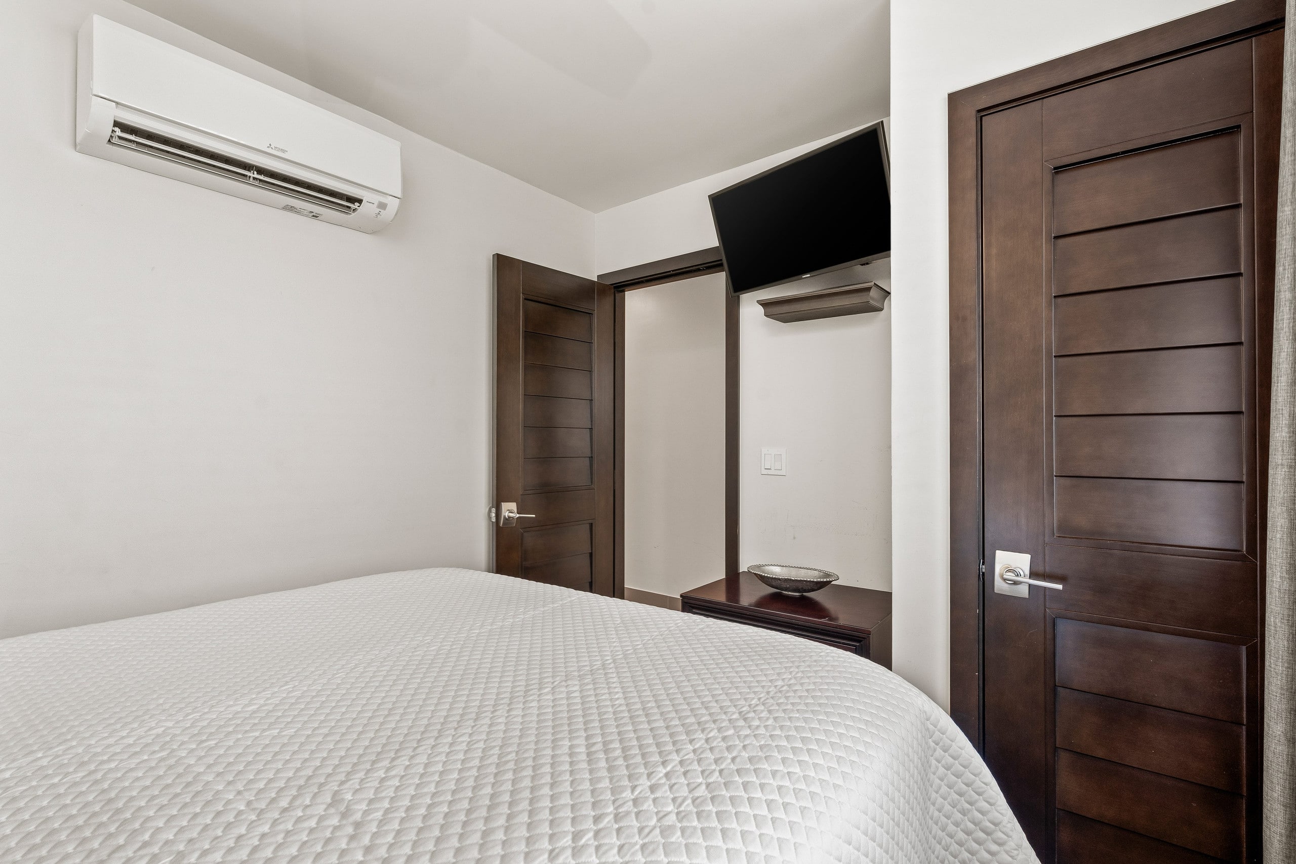 1 Block to Beach with FREE Parking Nearby! NH902 - Image 17
