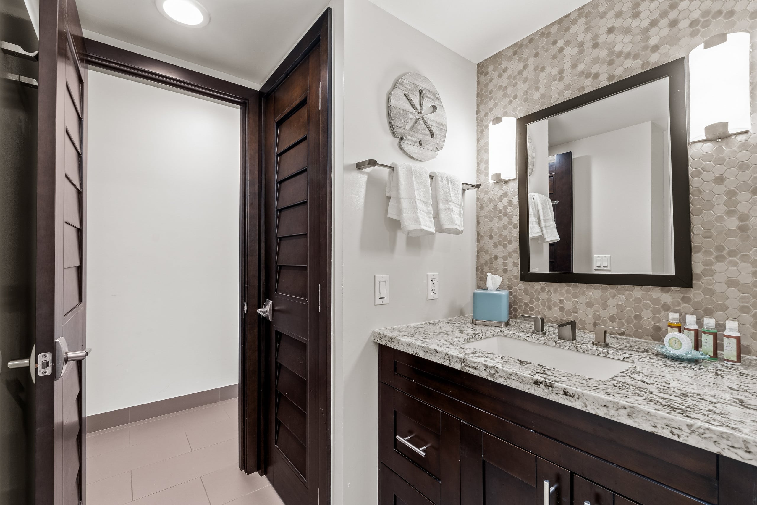 1 Block to Beach with FREE Parking Nearby! NH902 - Image 21