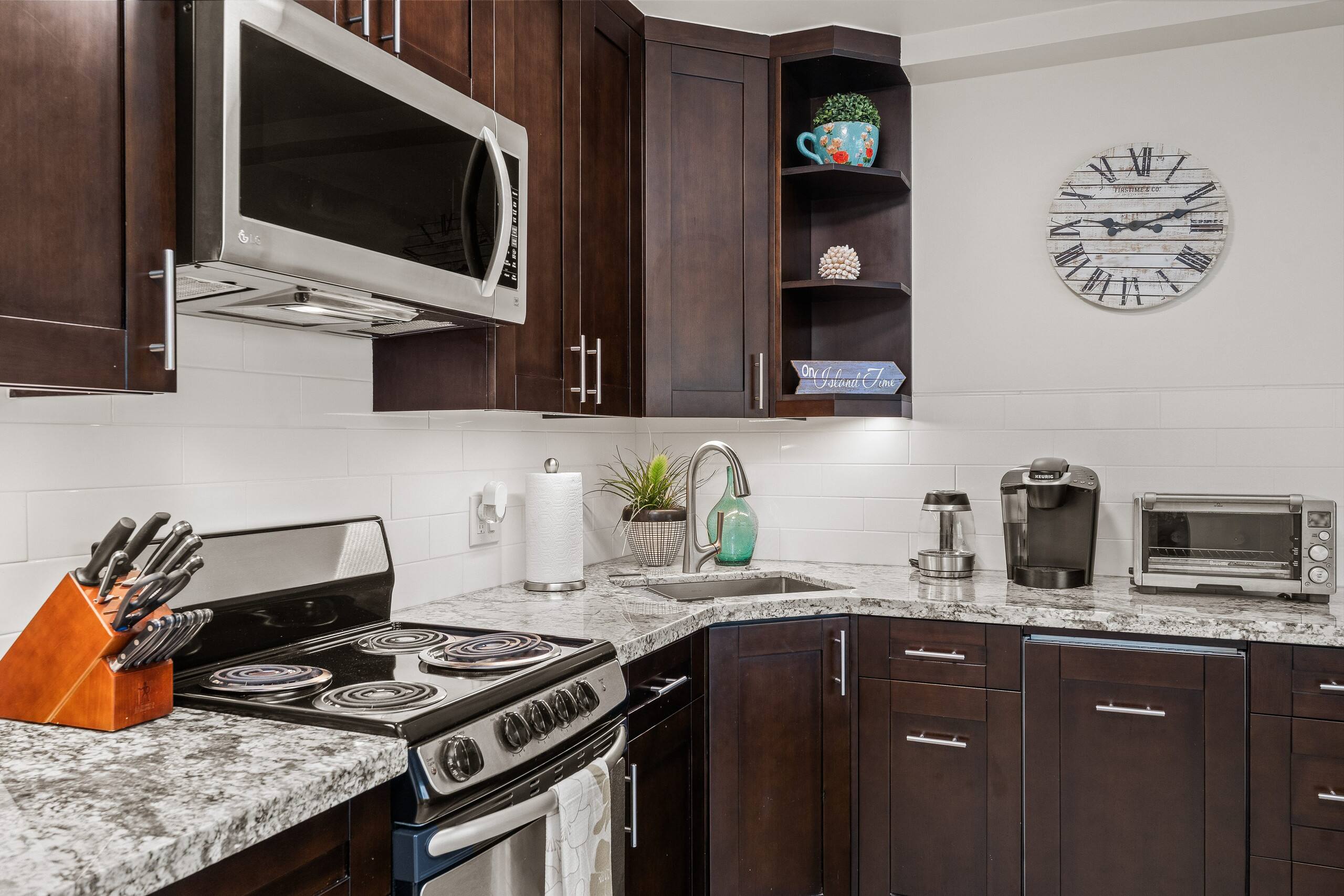 1 Block to Beach with FREE Parking Nearby! NH902 - Image 10