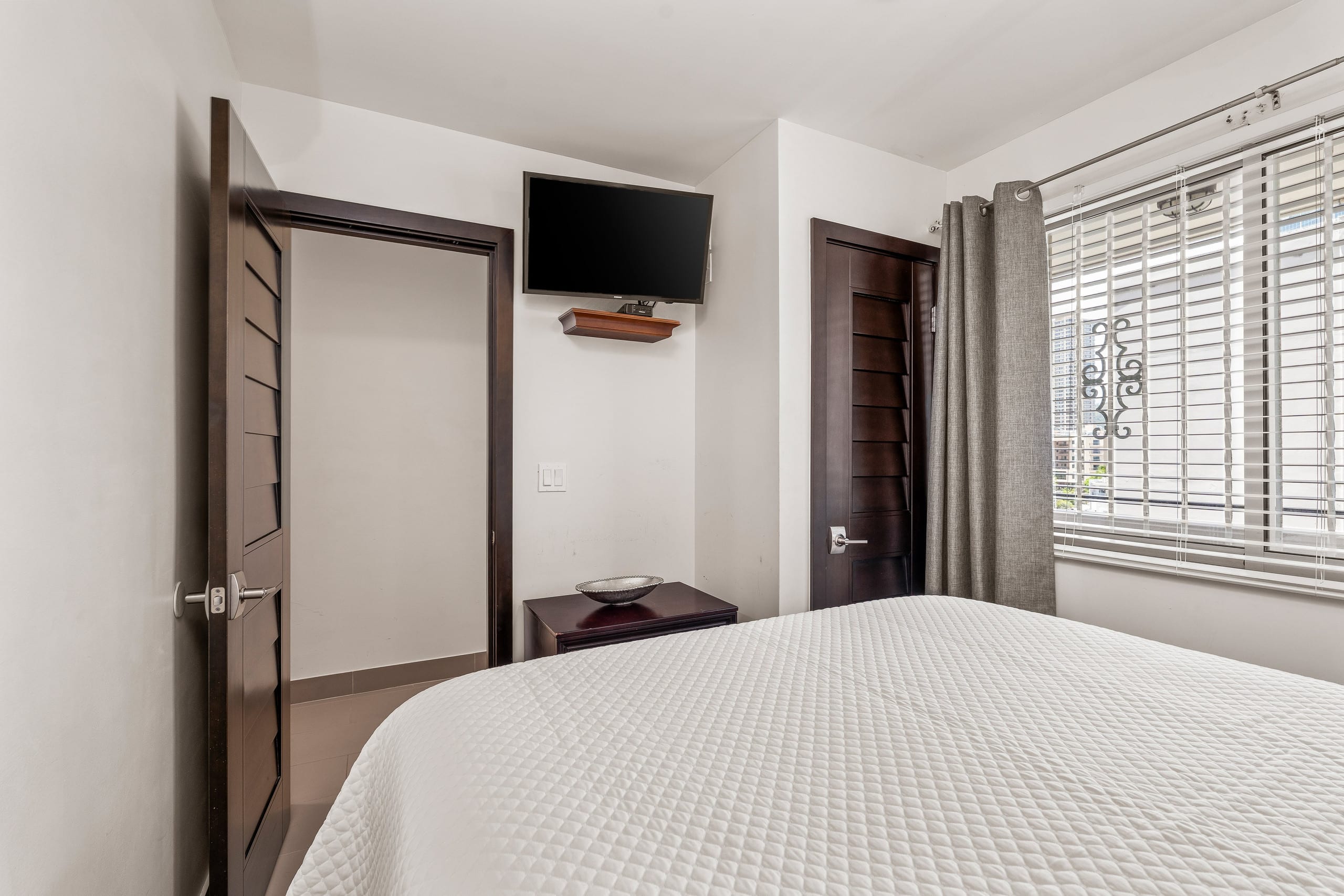 1 Block to Beach with FREE Parking Nearby! NH902 - Image 18