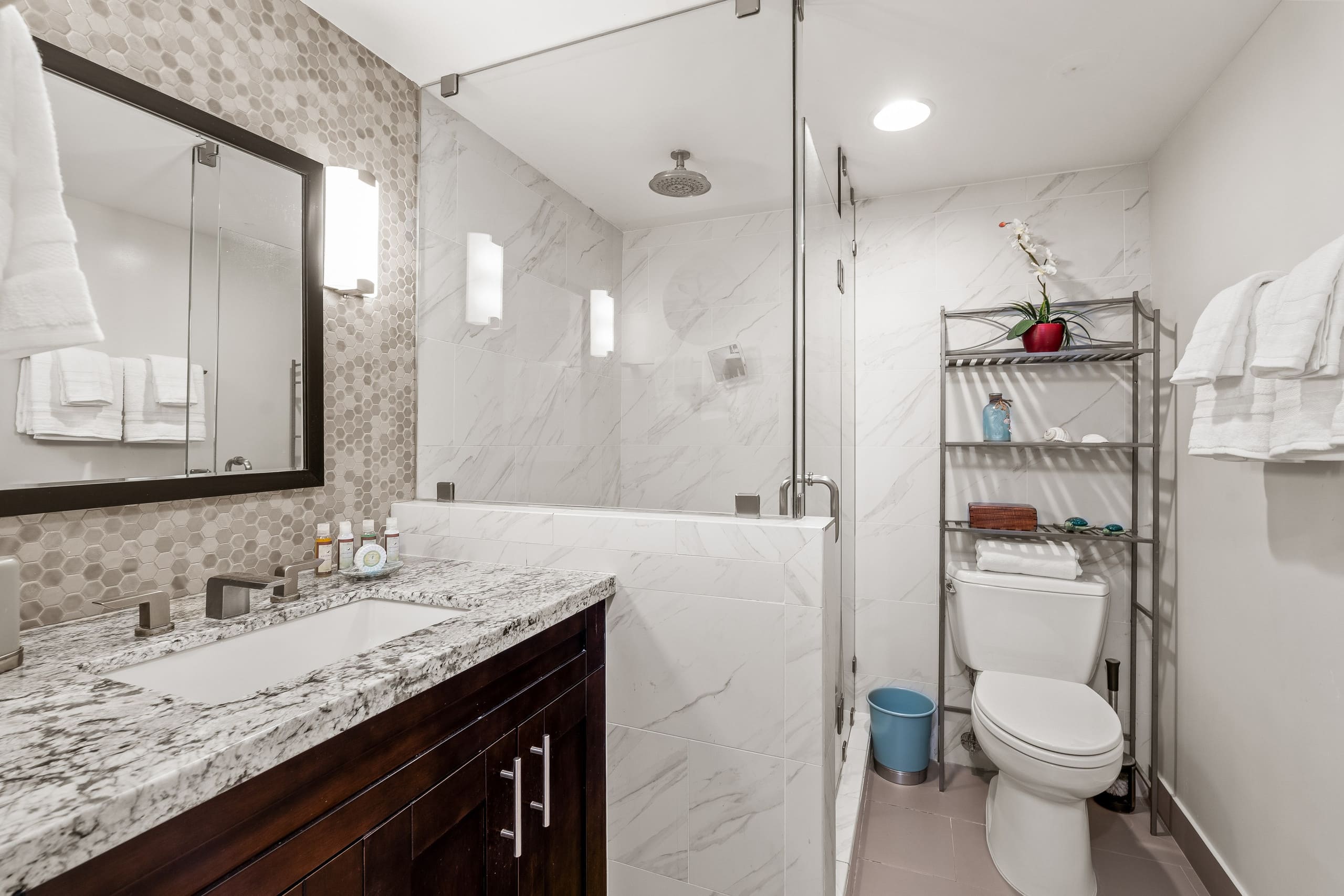 1 Block to Beach with FREE Parking Nearby! NH902 - Image 19