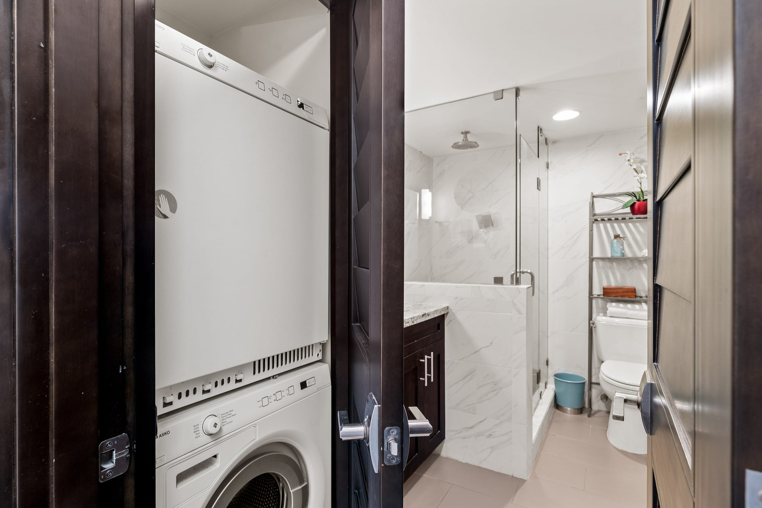 1 Block to Beach with FREE Parking Nearby! NH902 - Image 22