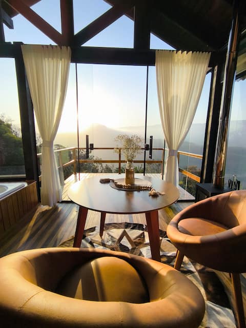 Cabin with Bathtub and Beautiful View of the Canyons