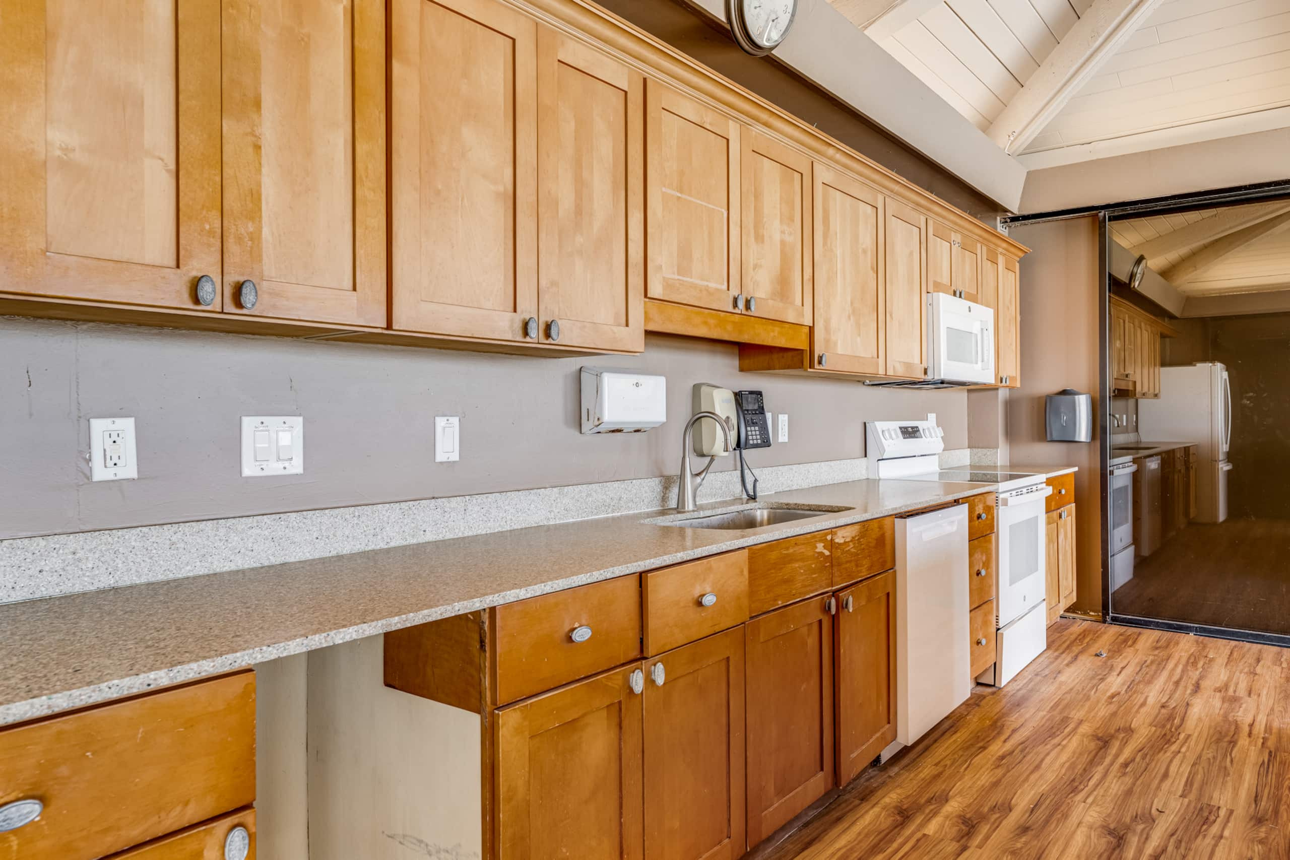 Ocean View Condo with Beachfront Cabana for Guests - Image 32