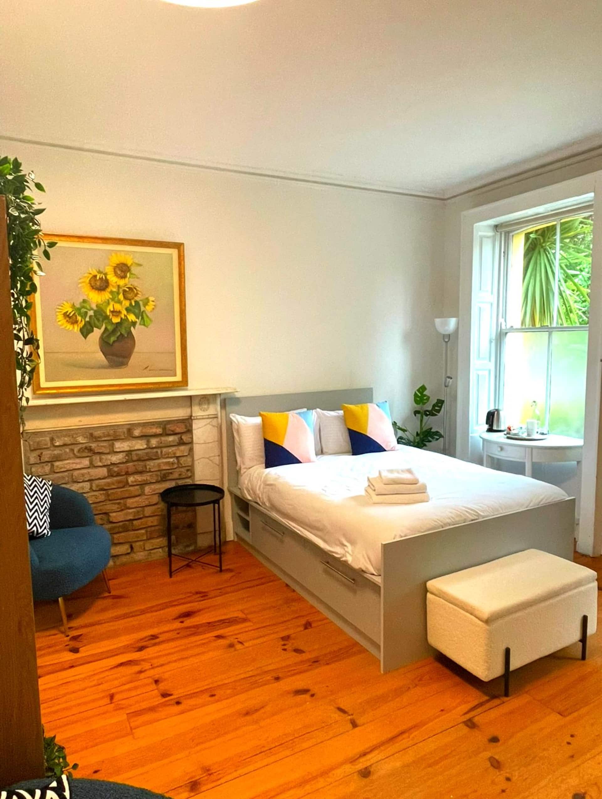 Cathedral View | Spacious & Bright Room