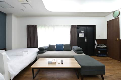 family room/cozy apartment near shinjuku