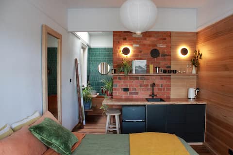 North Hobart Studio with Timber Bath