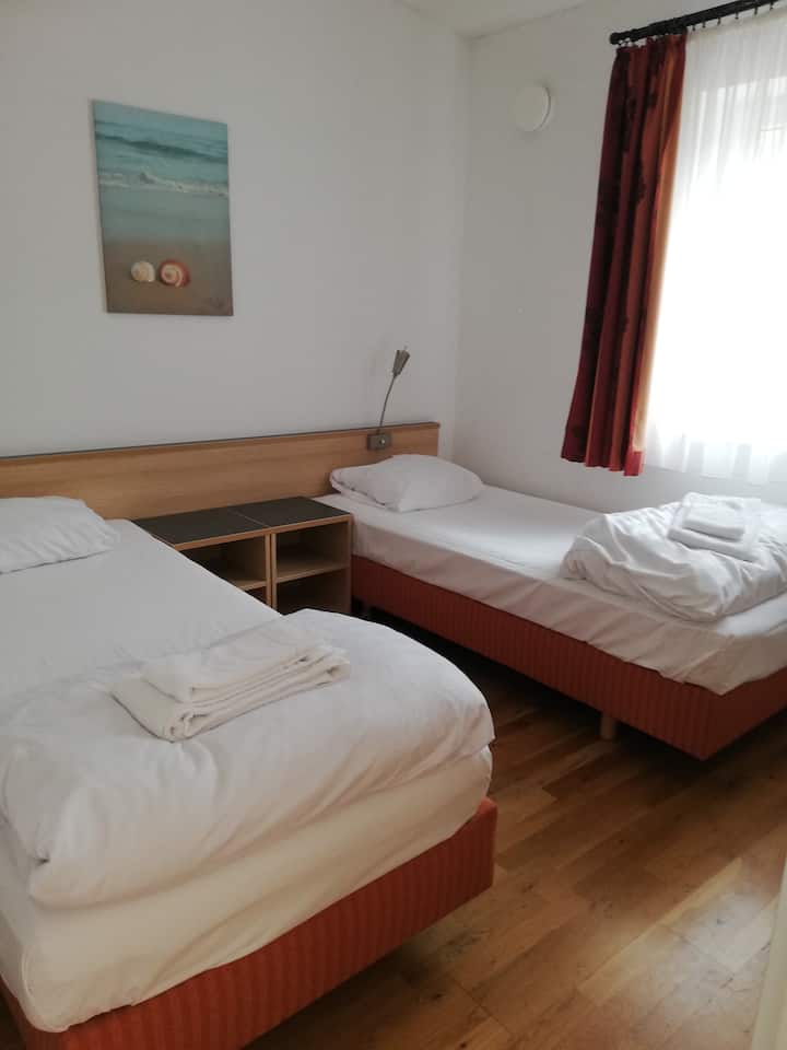 غرفة النوم 2