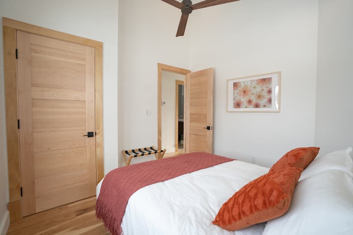 Bedroom 2
 Queen bed - Maple bed frame  (made in America)  -  Air conditioning - Ceiling fan - Bed linens - Clothing storage - Extra pillows and blankets - Room darkening shades.